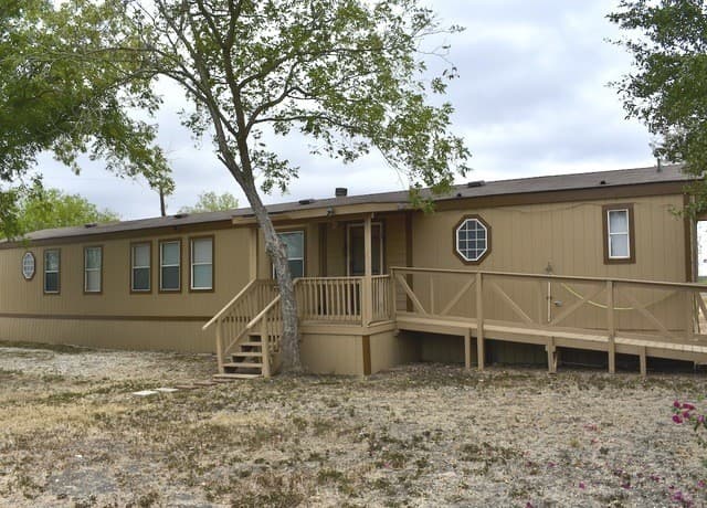385 W County Road 5719, Devine, TX 78016 — photo 10