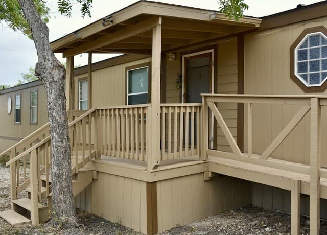 385 W County Road 5719, Devine, TX 78016 — photo 11