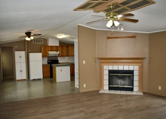 385 W County Road 5719, Devine, TX 78016 — photo 12