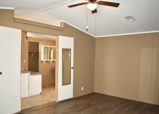 385 W County Road 5719, Devine, TX 78016 — photo 14