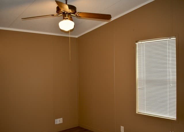 385 W County Road 5719, Devine, TX 78016 — photo 17