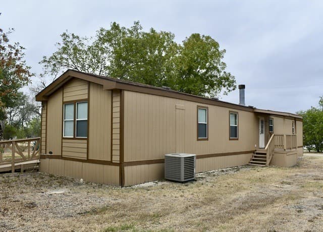 385 W County Road 5719, Devine, TX 78016 — photo 18