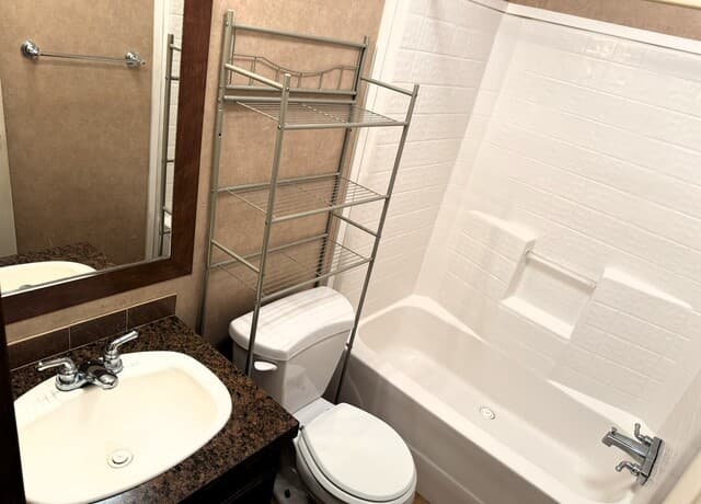 385 W County Road 5719, Devine, TX 78016 — photo 8
