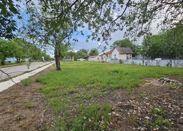 223  Coleman St, San Antonio, TX 78208 — photo 4