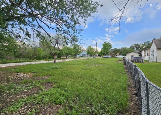 223  Coleman St, San Antonio, TX 78208 — photo 6