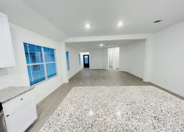 10419  Beachball Bend, San Antonio, TX 78109 — photo 3