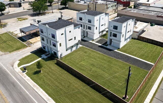 3214 N Elmendorf St Unit 102