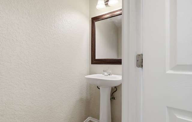 10202  Roseangel Ln, Helotes, TX 78023 — photo 13