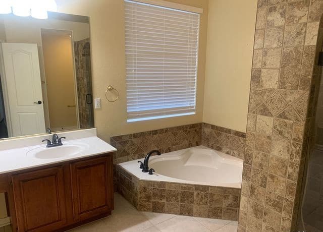 4410  Shavano Cross, San Antonio, TX 78230 — photo 15