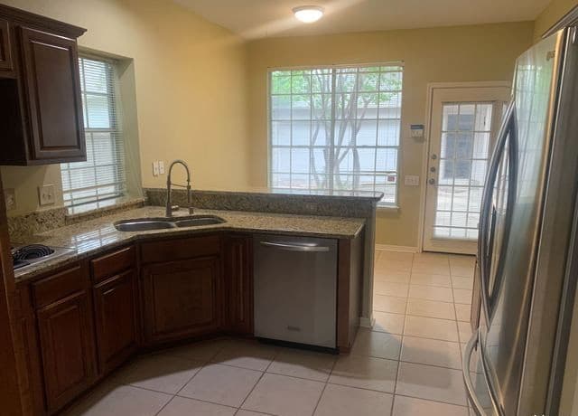 4410  Shavano Cross, San Antonio, TX 78230 — photo 9