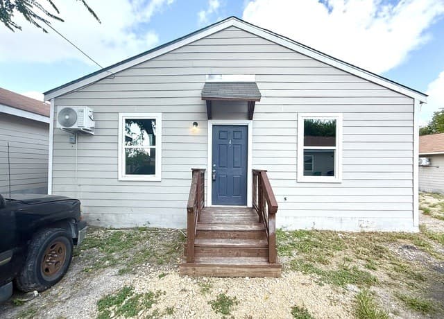 2702  Observation Drive (front) Unit BLDG 1 #4