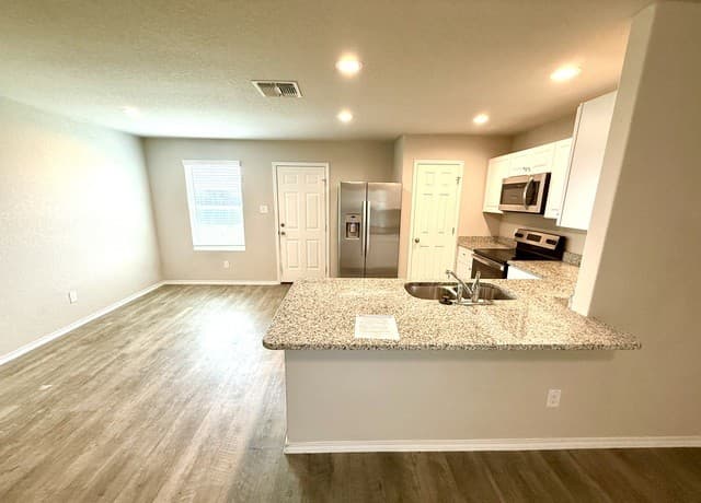 7614  Crestway Ridge, San Antonio, TX 78244 — photo 3