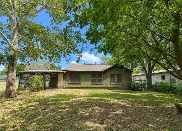 1117  30th St, Hondo, TX 78861 — photo 4