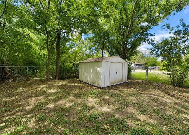 1117  30th St, Hondo, TX 78861 — photo 5