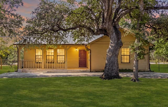 1129  Bandera Blvd, Bandera, TX 78003 — photo 2