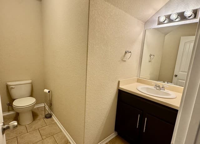 1607  Tree Run, San Antonio, TX 78245 — photo 4