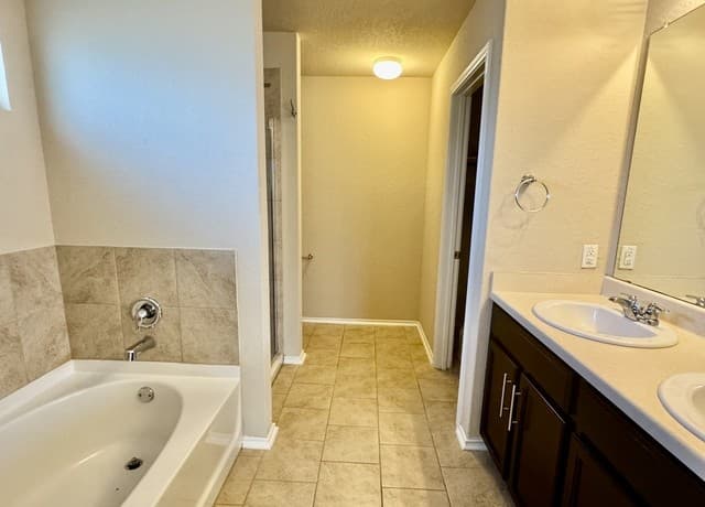 1607  Tree Run, San Antonio, TX 78245 — photo 8