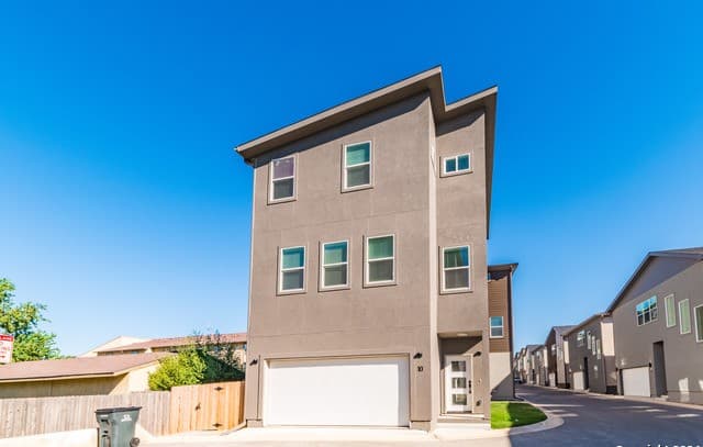 1618 W Lawndale Dr Unit 10