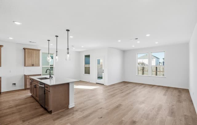 527  Nightingale Avenue, Marion, TX 78124 — photo 11