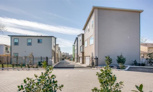 1618 W Lawndale Dr Unit 8