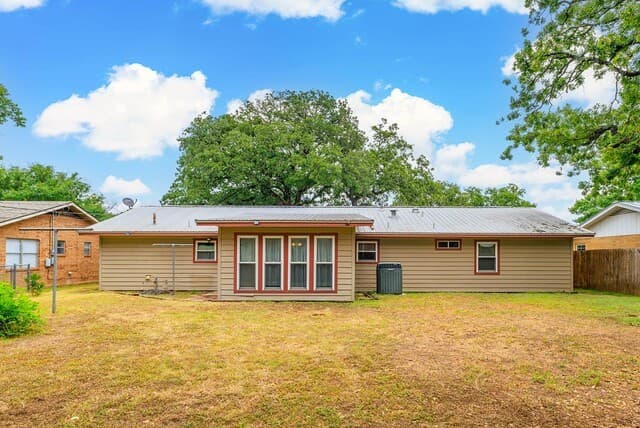 606 S Columbus Street, Fredericksburg, TX 78624 — photo 15