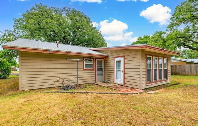 606 S Columbus Street, Fredericksburg, TX 78624 — photo 16