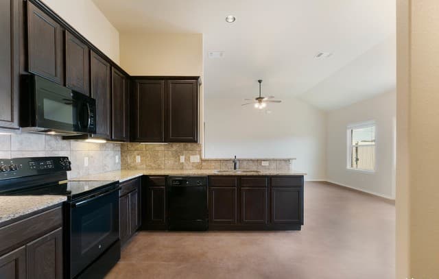 2584  Pahmeyer Rd, New Braunfels, TX 78130 — photo 12