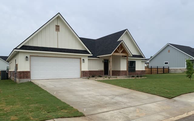 109  W Magnolia Cir, La Vernia, TX 78121 — photo 2