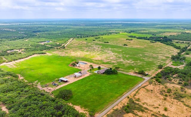 366  County Road 2543, Moore, TX 78057 — photo 2