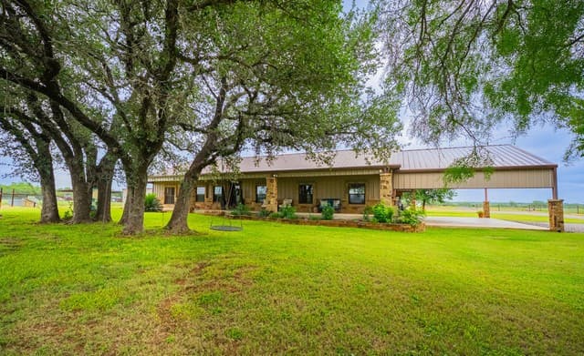 366  County Road 2543, Moore, TX 78057 — photo 3