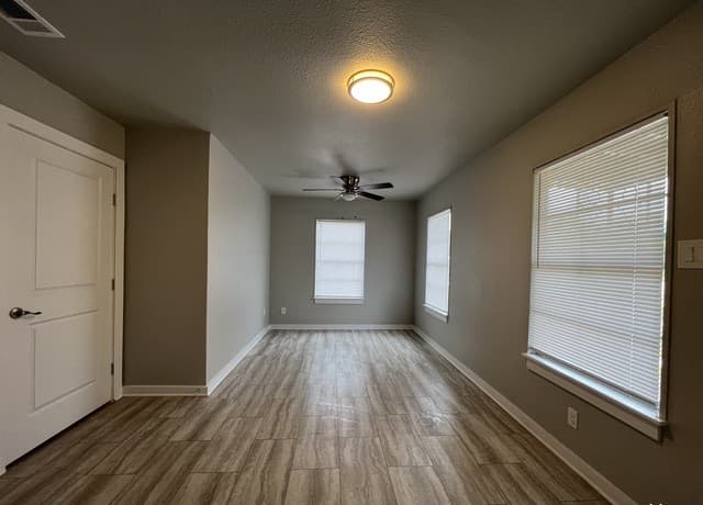 1130  Shadwell Dr, San Antonio, TX 78228 — photo 3