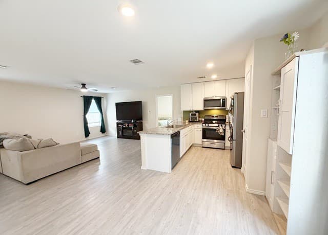 8935  Astral Pl, San Antonio, TX 78252 — photo 4
