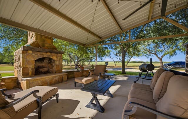 106  County Road 253, Poth, TX 78147 — photo 12