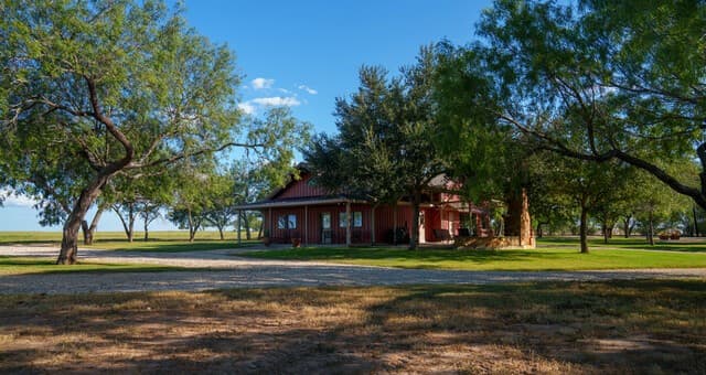 106  County Road 253, Poth, TX 78147 — photo 13