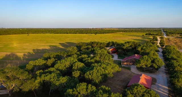 106  County Road 253, Poth, TX 78147 — photo 2