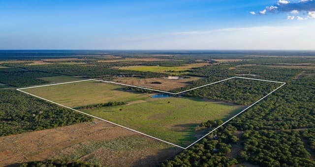 106  County Road 253, Poth, TX 78147 — photo 6