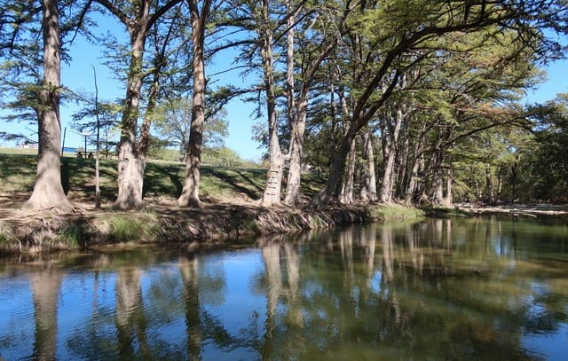 782  Mountain View Dr, Bandera, TX 78003