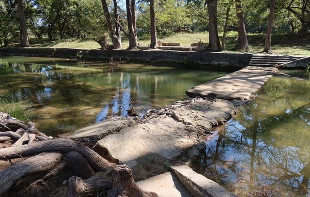 782  Mountain View Dr, Bandera, TX 78003 — photo 12