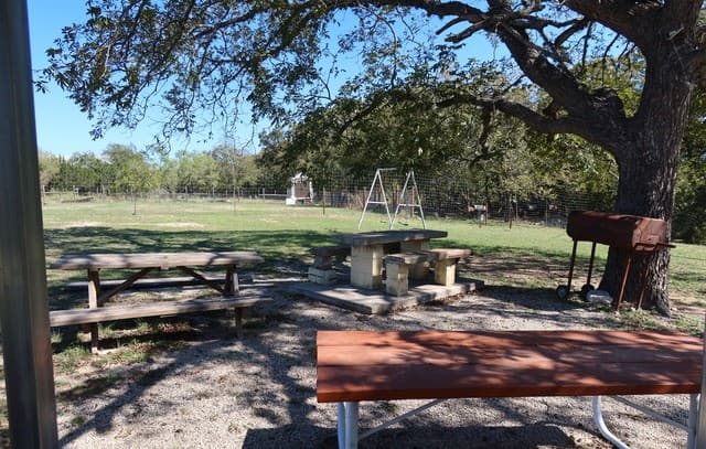 782  Mountain View Dr, Bandera, TX 78003 — photo 14