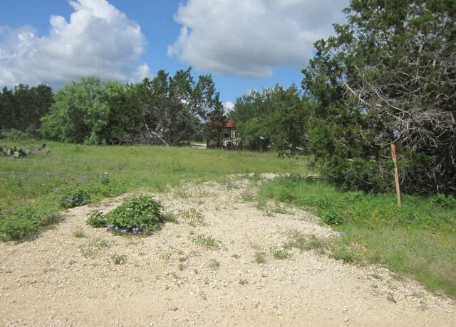 782  Mountain View Dr, Bandera, TX 78003 — photo 2