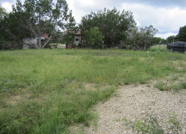 782  Mountain View Dr, Bandera, TX 78003 — photo 4