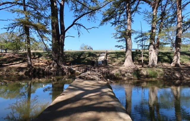 782  Mountain View Dr, Bandera, TX 78003 — photo 9
