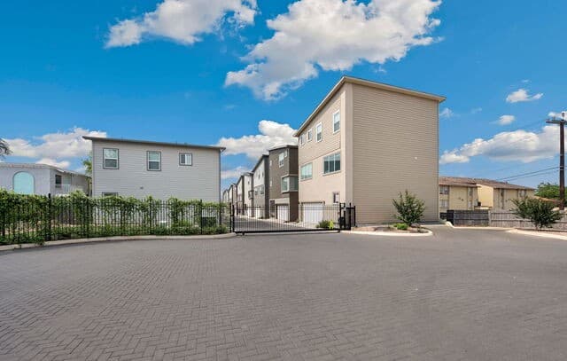 1618 W Lawndale Dr Unit UNIT 14, San Antonio, TX 78209 — photo 25