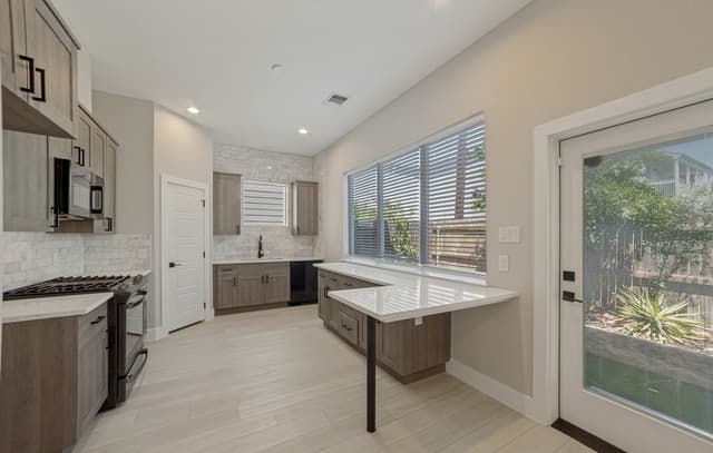 1618 W Lawndale Dr Unit UNIT 14, San Antonio, TX 78209 — photo 6