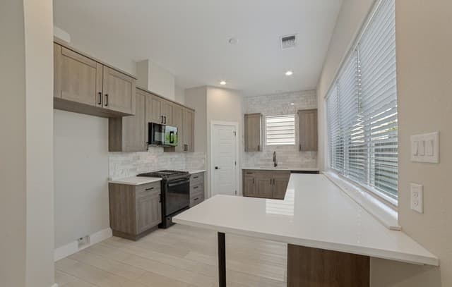 1618 W Lawndale Dr Unit UNIT 14, San Antonio, TX 78209 — photo 7