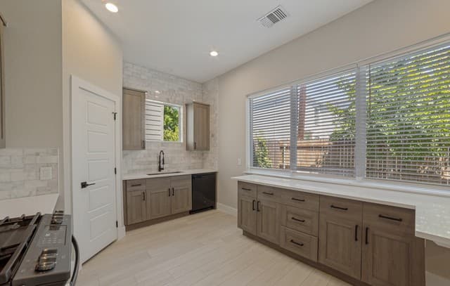 1618 W Lawndale Dr Unit UNIT 14, San Antonio, TX 78209 — photo 8