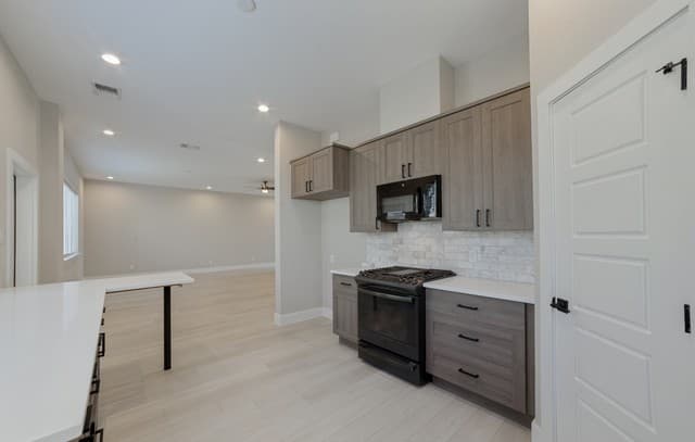 1618 W Lawndale Dr Unit UNIT 14, San Antonio, TX 78209 — photo 9