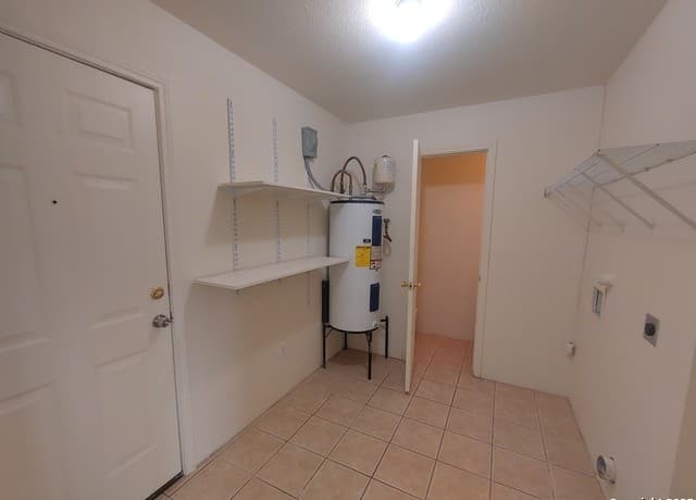 3865  Maverick Creek Rd, San Antonio, TX 78247 — photo 2