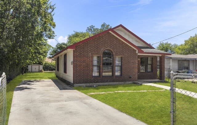 114  Iroquois, San Antonio, TX 78211 — photo 3