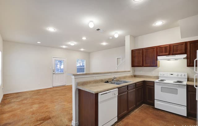 7823  Kingsbury Wood Unit 4, San Antonio, TX 78240 — photo 9